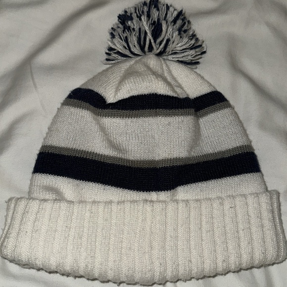 COWBOYS POMPOM BEANIE - Picture 2 of 3